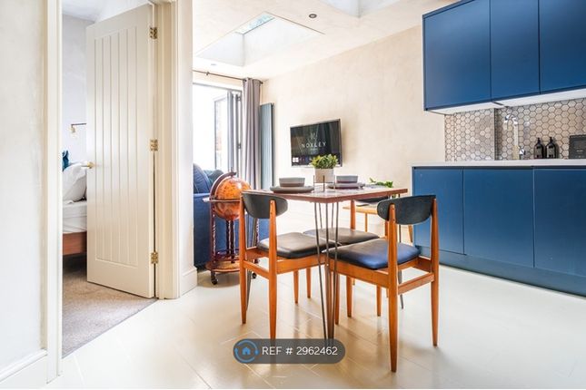 B Wightman Road, London photo 2