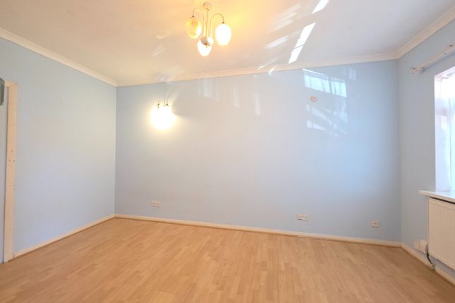 22, Avenue Road, Greater London photo 2