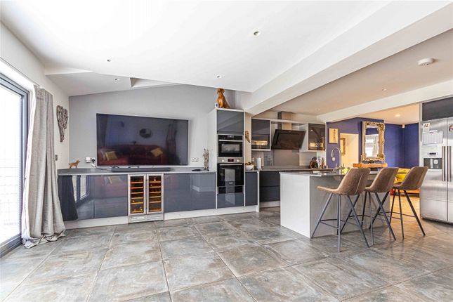 8, Hilltop, St. Albans photo 2