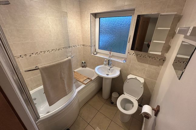 27, Almshouse Lane, Wakefield photo 3