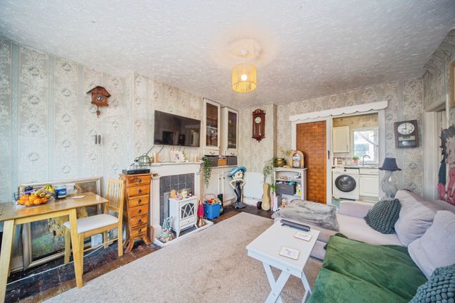 155, Carnation Road, Hampshire photo 3