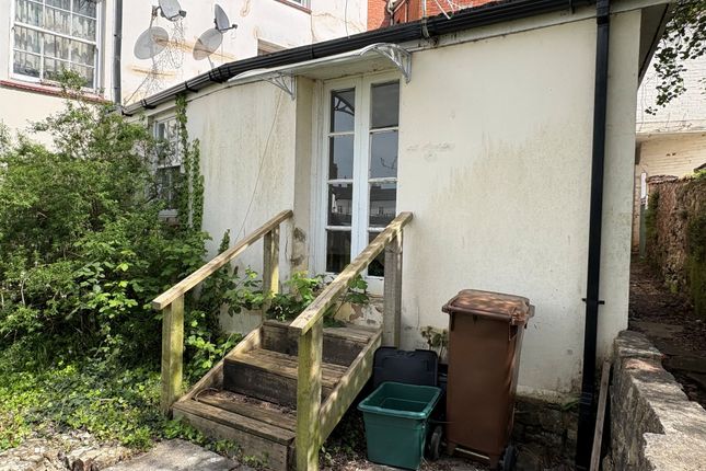 2-bed flat on 13, Angel Hill, Tiverton, £45,000