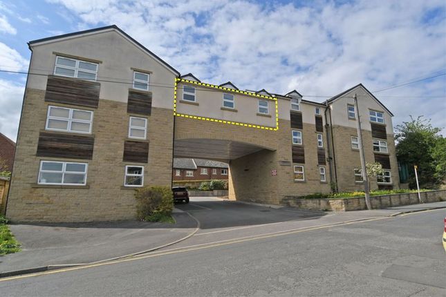 Flat to rent in Twitch Hill, Horbury, Wakefield WF4