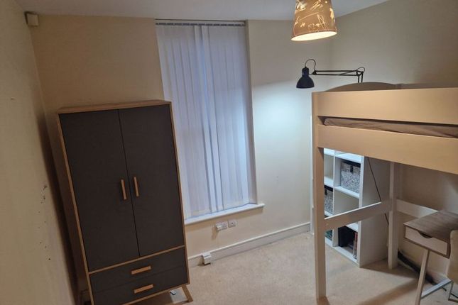 Flat to rent in Livingston Drive South, Aigburth, Liverpool