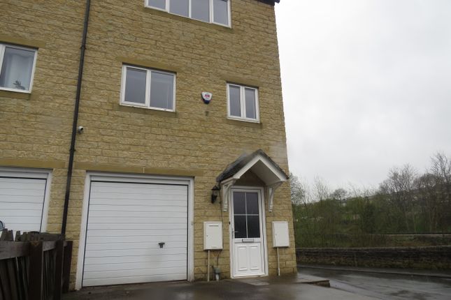 Property to rent in Illingworth Close, Keighley
