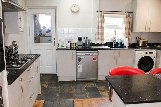 38 Kings Avenue, Brigg photo 3
