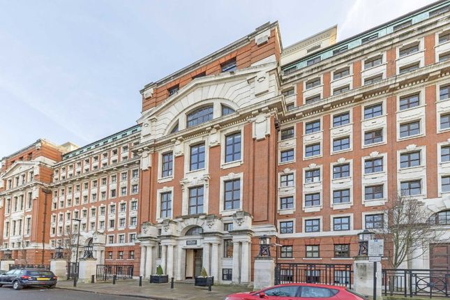 Flat for sale in Manor Gardens, London