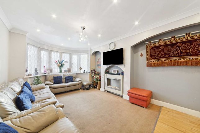 Property for sale in Covington Way, London