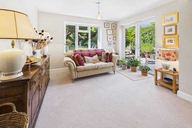 21, Tilgate Common, Redhill photo 4