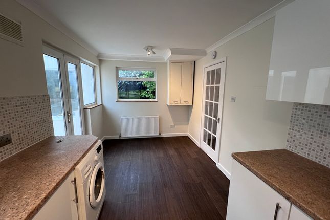 19, Claudeen Close, Southampton photo 4
