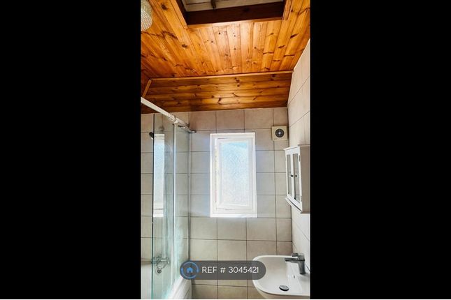 63, Taunton Avenue, Hounslow photo 5