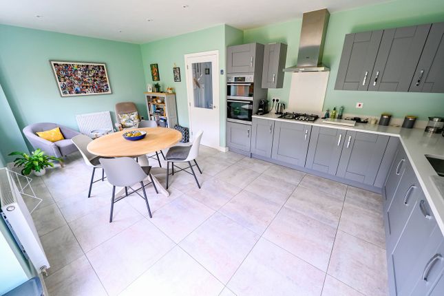 3, Winnow Close, Wimborne photo 3