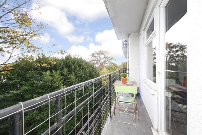 Flat for sale in Taymount Rise, Forest Hill, London