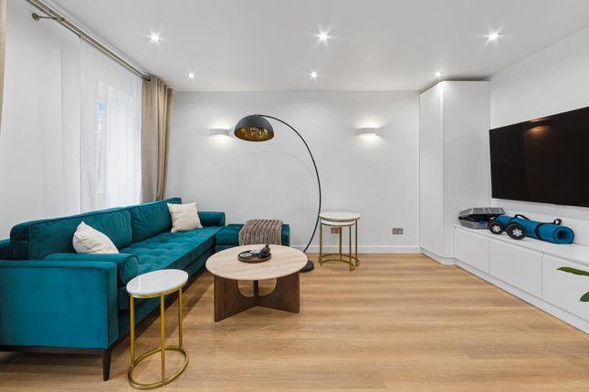 Flat 4 Victoria Hall 7, Wesley Avenue, London photo 4