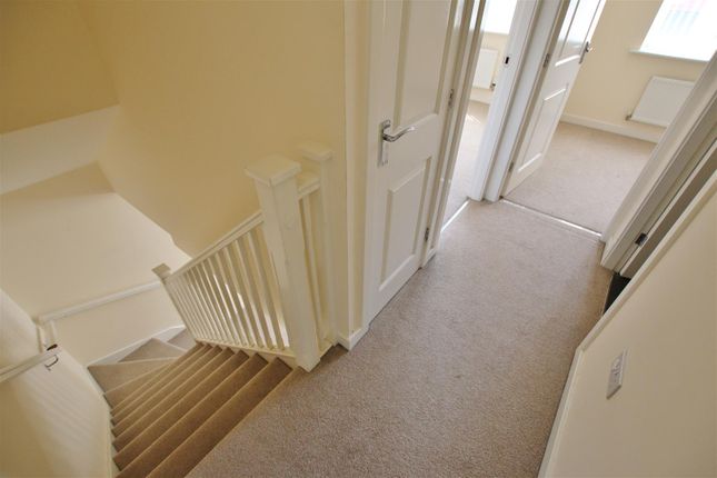 28, Chandlers Close, Chorley photo 5