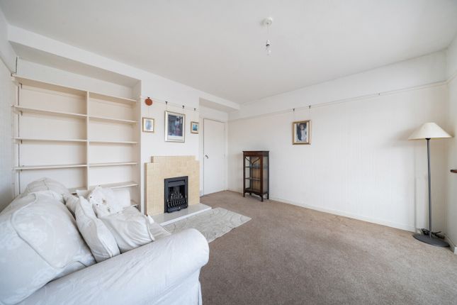 14, Marlowe Square, Mitcham photo 4
