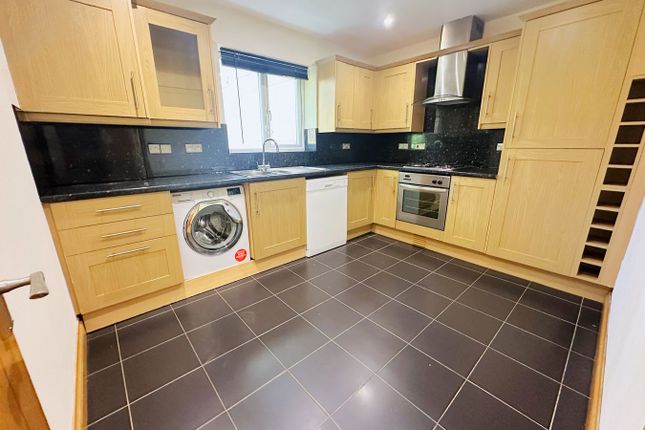 2 Goodfellow Apartments, Gillsmans Hill, St Leonards-on-Sea photo 3