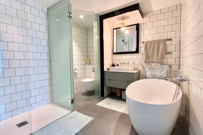 Flat 59, Queens Wharf, London photo 3