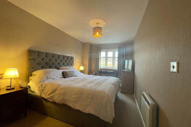 64, New Heyes, Wirral photo 5