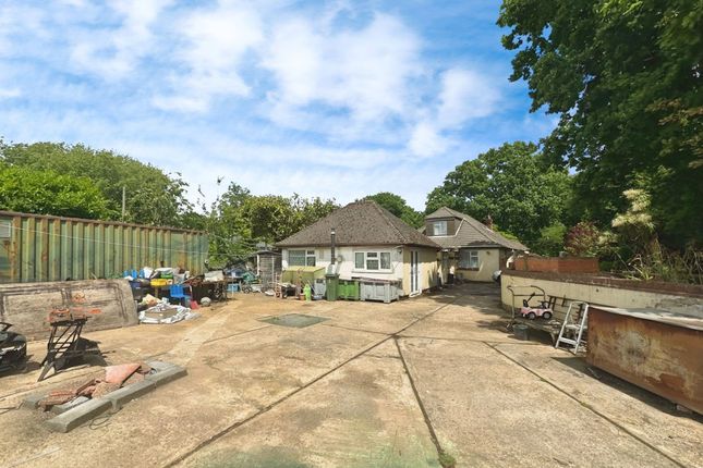 5-bed bungalow on 31 Long Lane, Southampton, £500,000