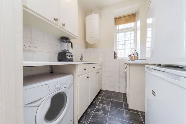 Studio to rent in Holly Lodge Mansions, Oakeshott Avenue