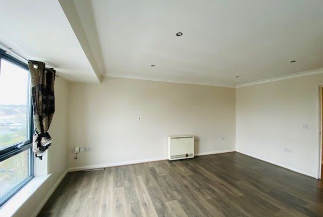 55, Kirk House, Hirst Crescent photo 4