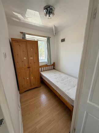 219 Lansbury Drive, Hayes photo 5