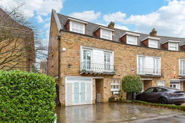 Theydon Grove, Epping photo 2