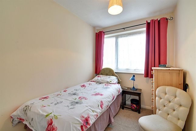 Flat for sale in The Spinney, Hertford