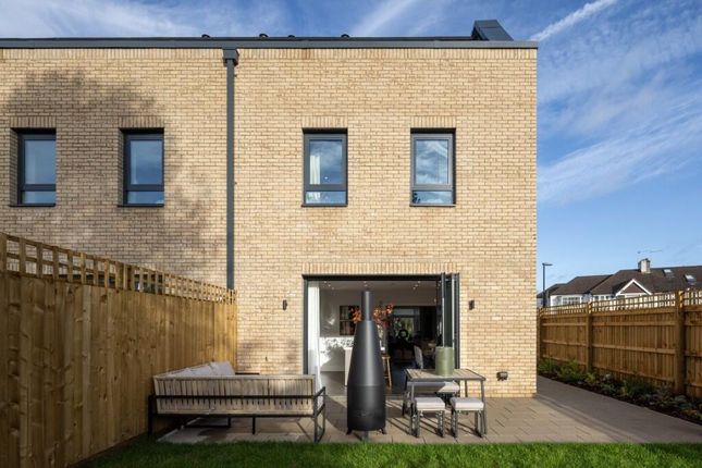Twickhenam Square, Egerton Road, Twickenham photo 2