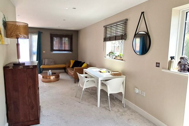 1, Woodcote Close, Bushey photo 4