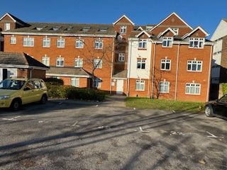 Flat to rent in Silchester Court, 598-604 London Road, Ashford, Surrey