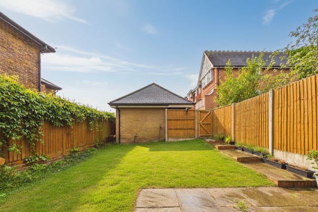 12, Folly Hill Gardens, Maidenhead photo 4
