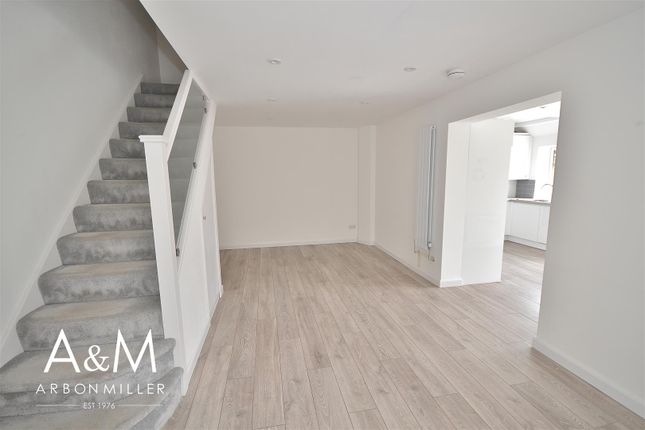 26, Bernards Close, Hainault photo 4