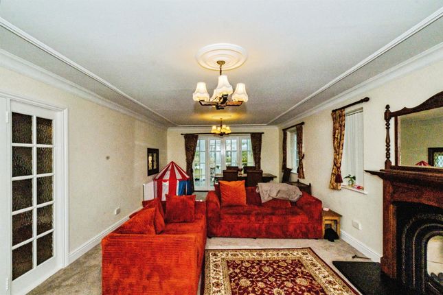 20, Manor Road, Lancing photo 3