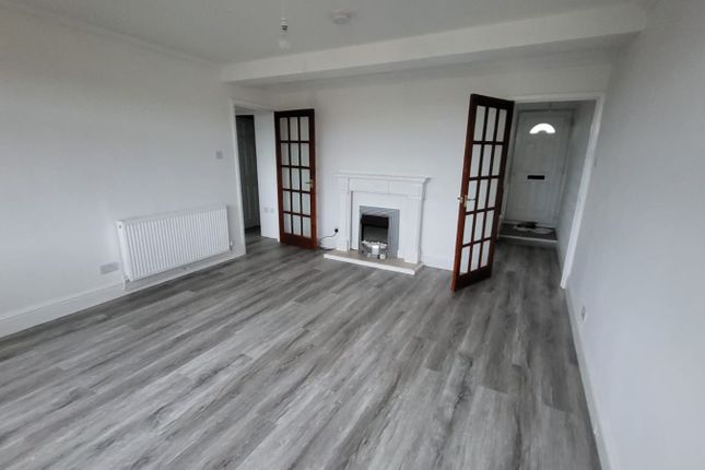 Thumbnail Flat to rent in Hillhead Parkway, Newcastle Upon Tyne