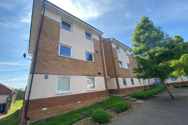 Thumbnail Flat to rent in Eddington Crescent, Welwyn Garden City