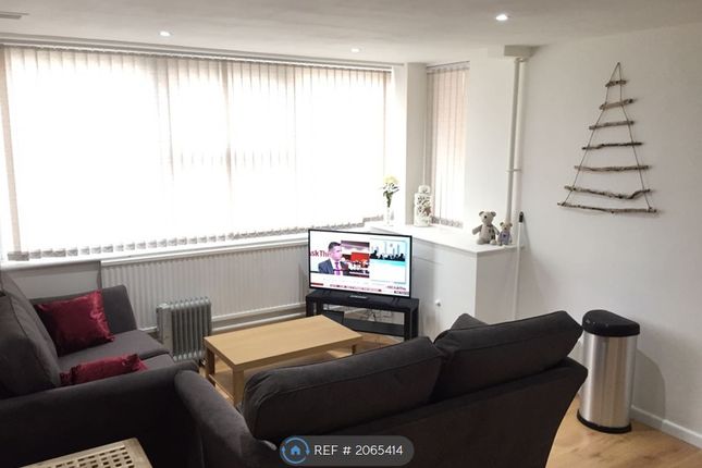 Flat to rent in Keswick House, Leicester