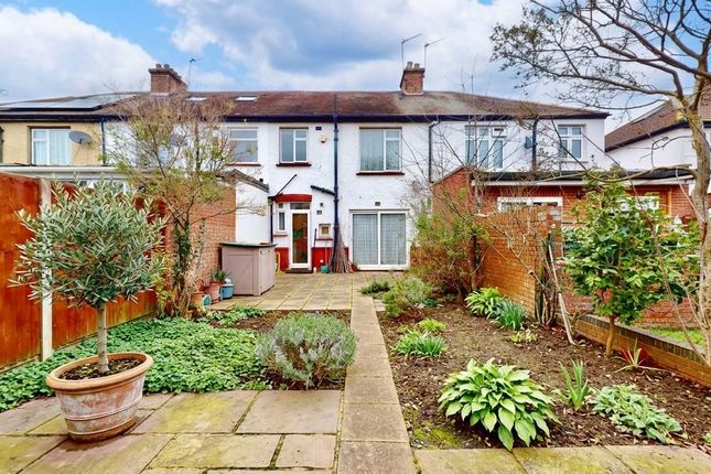 58, Kings Avenue, Greenford photo 3