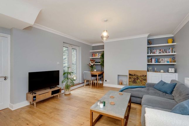 Thumbnail Flat for sale in Hartham Road, London