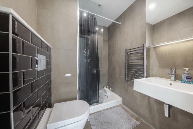 Flat 55, Cedar House, Engineers Way, Middlesex photo 3