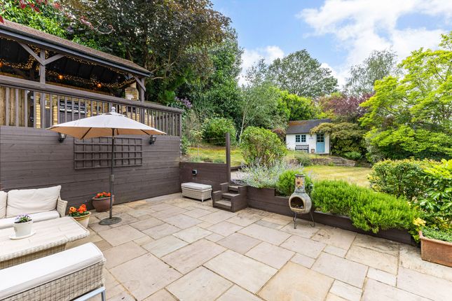 8, Winchester Close, Esher photo 4
