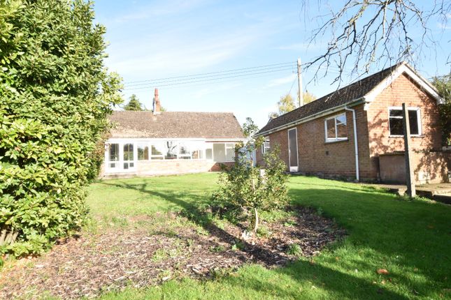 Bungalow for sale in Lenchwick, Evesham, Worcestershire