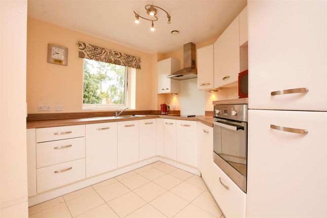 Flat for sale in Wardington Court, Welford Rd, Northampton