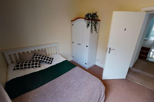 28, Duesbery Street, Hull photo 4