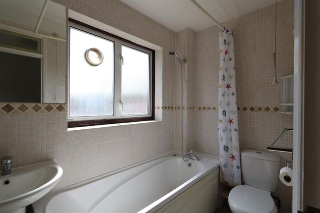 13, Tregaron Gardens, New Malden photo 2