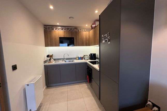 Flat 11, Manchester photo 3