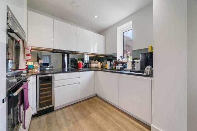 Flat 16, Bach House, London photo 3