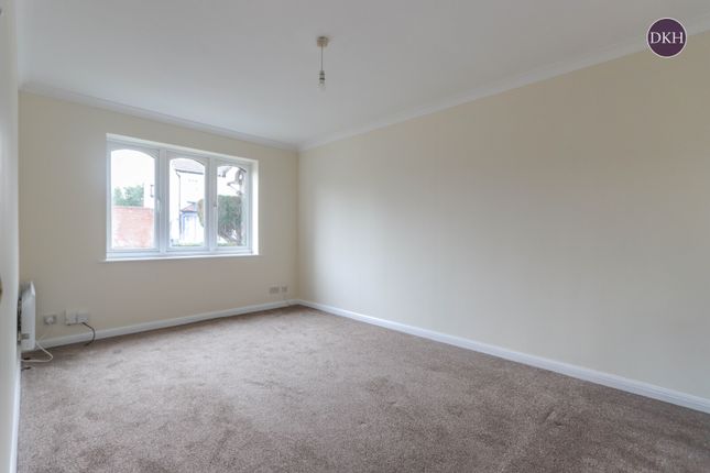 3 Sovereign Court,, Kings Avenue, Hertfordshire photo 2
