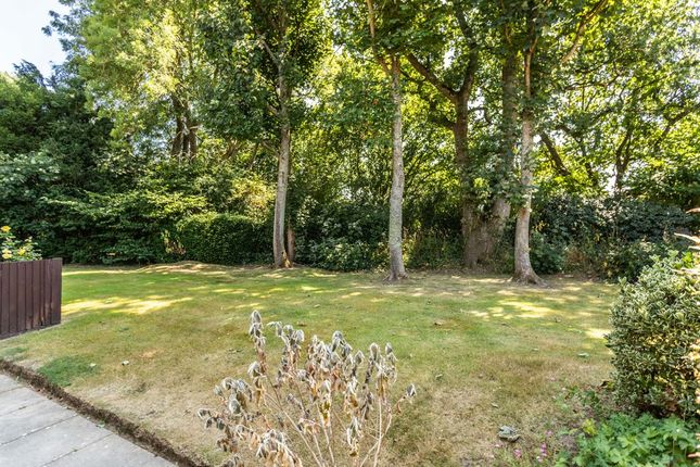 19 Dumbrells Court, North End, Hassocks photo 2